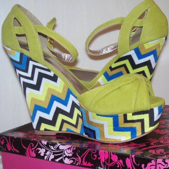 Qupid Lime Green Velvet Wedges Chevron Print Shoes 5.5 - Picture 9 of 10
